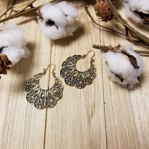 Beautiful Vintage GOLD Boho earrings - Picture 2 of 9
